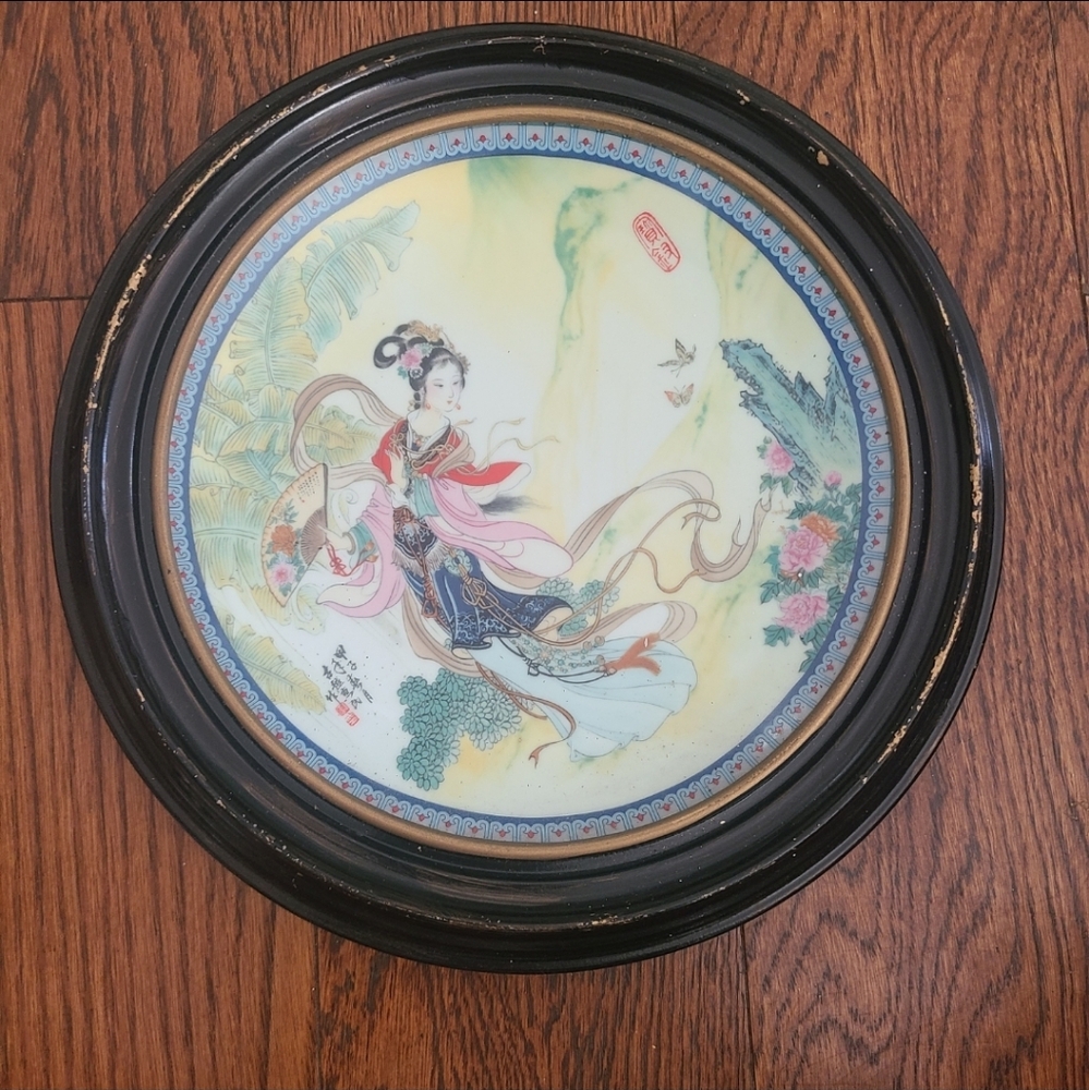 collector's plate from the Imperial Jingdezhen "Beauties of the Red Mansion"